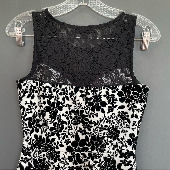 Sloane & Sadie XS black and white velvet textured ruffle hem flare top - Picture 4 of 12